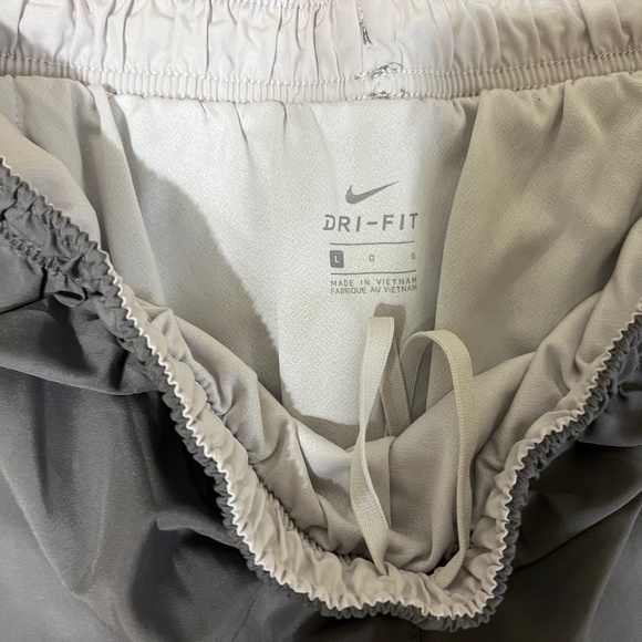 Womens Nike DriFit Running Shorts - Picture 3 of 3